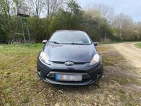 Gebraucht Ford Fiesta 60 PS (44 kW) 2010 Grau Kleinwagen