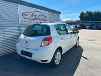 Używany Renault Clio II Expression 75 KM (55 kW) 2009 Biały Sedan/Limuzyna