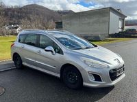 Gebraucht Peugeot 308 SW Family 120 PS (88 kW) 2012 Silber Kombi