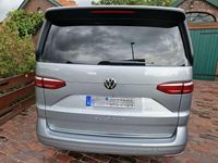 Gebraucht VW Multivan Style 150 PS (110 kW) 2023 Silber Van
