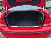 Second-hand VW Bora 75 CP (55 kW) 2002 Roșu Berlinǎ