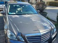 Second-hand Mercedes E200 136 CP (100 kW) 2011 Auriu Berlinǎ