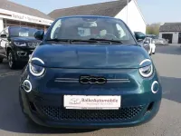Gebraucht Fiat 500e La Prima 86 kW (118 PS) 2023 Ozean grün Kleinwagen