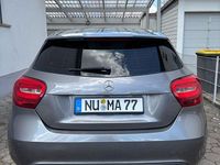 Gebraucht Mercedes A180 122 PS (89 kW) 2016 Grau Limousine