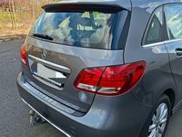 Gebraucht Mercedes B180 122 PS (89 kW) 2018 Grau Van / Kleinbus