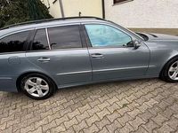 Gebraucht Mercedes E220 Avantgarde 150 PS (110 kW) 2005 Blau Kombi