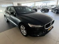 Gebraucht Volvo V60 Business Edition 163 PS (119 kW) 2021 Schwarz Kombi