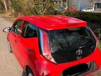 Gebraucht Toyota Aygo 69 PS (50 kW) 2016 Rot Kleinwagen