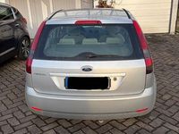 Gebraucht Ford Fiesta Ghia 69 PS (50 kW) 2003 Silber Kleinwagen