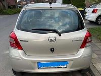 Gebraucht Daihatsu Charade 99 PS (72 kW) 2012 Gelb Limousine