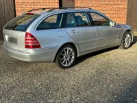Gebraucht Mercedes C220 Elegance 150 PS (110 kW) 2005 Silber Kombi
