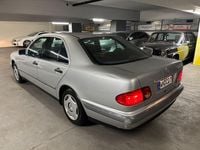 Gebraucht Mercedes E200 Classic 136 PS (100 kW) 1997 Silber Limousine