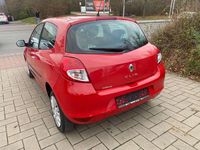 Gebraucht Renault Clio II Expression 75 PS (55 kW) 2011 Hellrot Kleinwagen