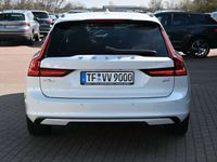 Gebraucht Volvo V90 Plus 197 PS (144 kW) 2023 Crystal white / metallic Kombi