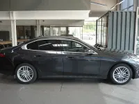 Gebraucht BMW 520 197 PS (144 kW) 2024 Grau metallic