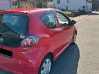 Gebraucht Toyota Aygo 68 PS (50 kW) 2010 Rot Kleinwagen