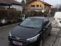 Gebraucht Hyundai i20 75 PS (55 kW) 2016 Schwarz Kleinwagen