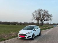 Gebraucht Ford Fiesta 101 PS (74 kW) 2013 Weiß Kleinwagen