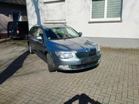 Gebraucht Skoda Superb 122 PS (89 kW) 2011 Grau Kombi