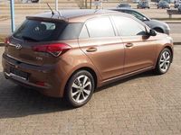 Gebraucht Hyundai i20 101 PS (74 kW) 2017 Braun Limousine