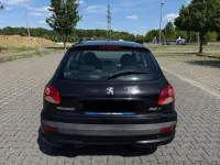 Gebraucht Peugeot 206+ Urban Move 60 PS (44 kW) 2011 Schwarz Kleinwagen