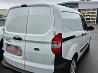 Gebraucht Ford Transit 101 PS (74 kW) 2022 Weiß Van / Kleinbus