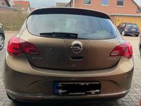 Gebraucht Opel Astra Edition 140 PS (102 kW) 2013 Gold Limousine