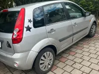 Gebraucht Ford Fiesta 84 PS (61 kW) 2007 Silber Kleinwagen