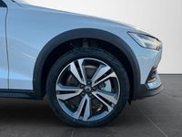 Gebraucht Volvo V60 CC Plus 250 PS (183 kW) 2024 Crystalwhite pearl (metallic) Kombi