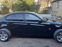 Gebraucht BMW 318 143 PS (105 kW) 2011 Schwarz Limousine