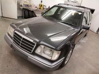 Gebraucht Mercedes 220 150 PS (110 kW) 1994 Schwarz Kombi