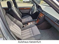 Gebraucht Mercedes E230 132 PS (97 kW) 1992 Grau Limousine