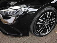 Gebraucht Mercedes B200 Progressive 163 PS (119 kW) 2024 Metalliclack kosmosschwarz Van / Kleinbus