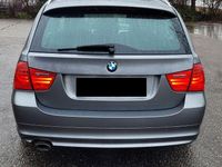 Gebraucht BMW 320 Lifestyle 184 PS (135 kW) 2011 Grau Kombi