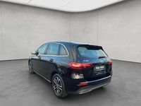 Gebraucht Mercedes B180 Advanced 136 PS (100 kW) 2025 Schwarz Van / Kleinbus