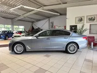 Gebraucht BMW 530 Sport Line 265 PS (194 kW) 2017 Blau Limousine