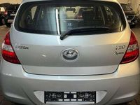 Gebraucht Hyundai i20 Edition 77 PS (56 kW) 2010 Silber Kleinwagen