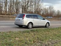 Gebraucht Ford Focus Ghia 116 PS (85 kW) 2005 Grau Kombi