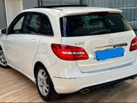 Gebraucht Mercedes B200 156 PS (114 kW) 2014 Weiß Van / Kleinbus