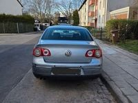 Gebraucht VW Passat 105 PS (77 kW) 2005 Blau Limousine
