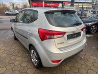 Gebraucht Hyundai ix20 90 PS (66 kW) 2012 Silber Kleinwagen