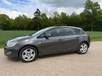 Gebraucht Opel Astra Design Edition 160 PS (117 kW) 2011 Grau Limousine