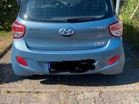 Gebraucht Hyundai i10 Edition 87 PS (63 kW) 2015 Blau Kleinwagen