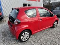 Gebraucht Toyota Aygo Basis 68 PS (50 kW) 2013 Rot Kleinwagen
