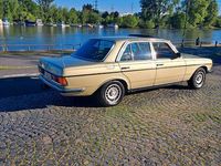 Gebraucht Mercedes E280 185 PS (136 kW) 1981 Grün Limousine