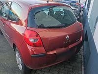 Gebraucht Renault Clio II 75 PS (55 kW) 2005 Rot Kleinwagen