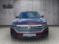 Gebraucht VW Touareg Basis 286 PS (210 kW) 2019 Malbec red (metallic) SUV