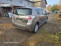 Gebraucht Toyota Verso Edition 111 PS (81 kW) 2015 Grau Van / Kleinbus