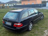 Second-hand Mercedes E240 176 CP (129 kW) 2004 Negru Break