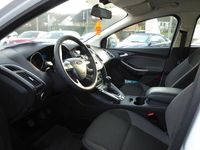 Gebraucht Ford Focus Trend 105 PS (77 kW) 2011 Weiß Limousine